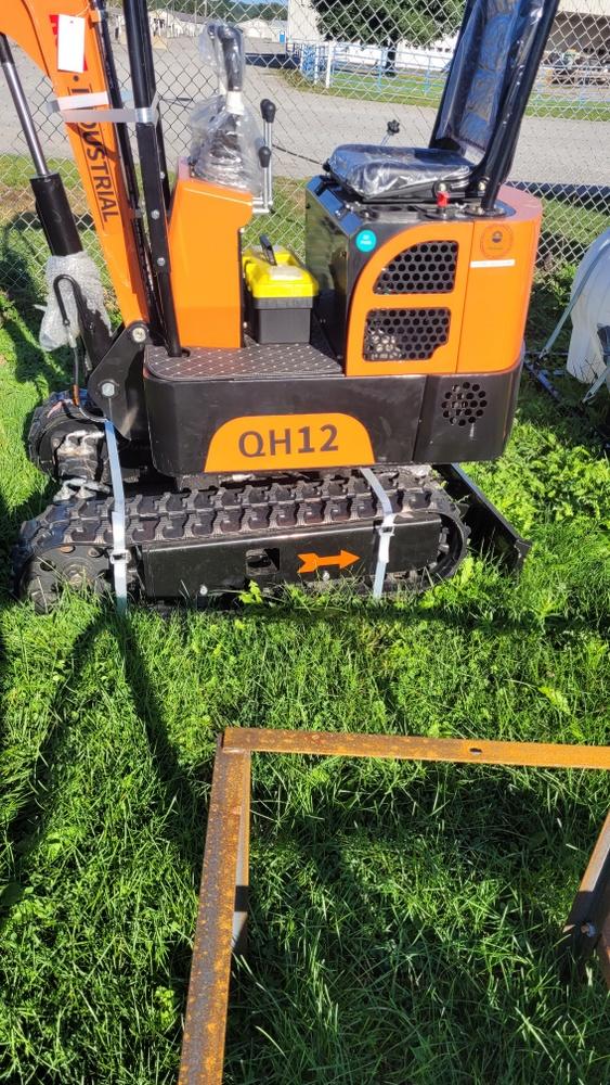 AGT QH12 Mini Excavator