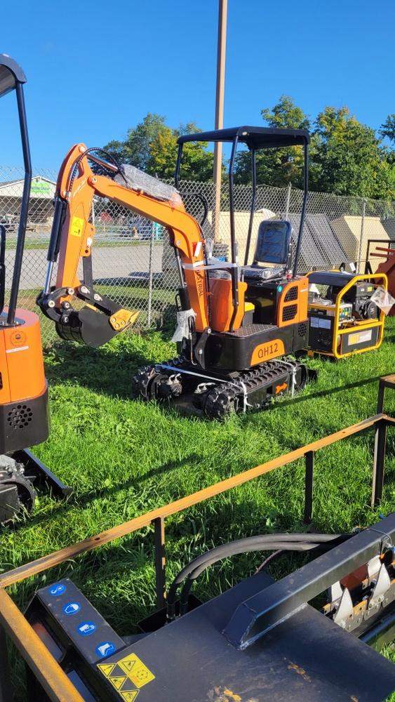 AGT QH12 Mini Excavator