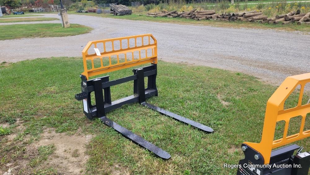 LandHonor 3500lb Fork Attachment