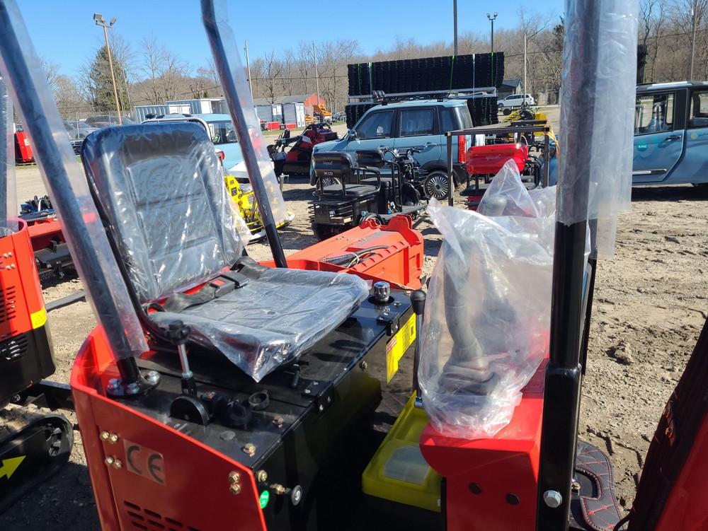 Lanty LAT-13 Mini Excavator w/ 13.5 hp Engine