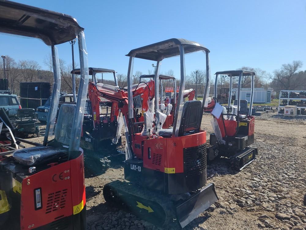 Lanty LAT-13 Mini Excavator w/ 13.5 hp Engine