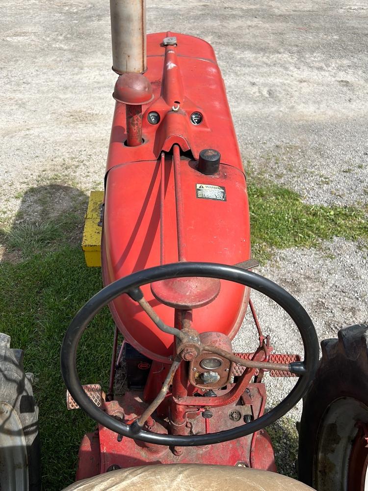 Farmall Super M Tractor w/ 3pt Hitch - Runs & Drives