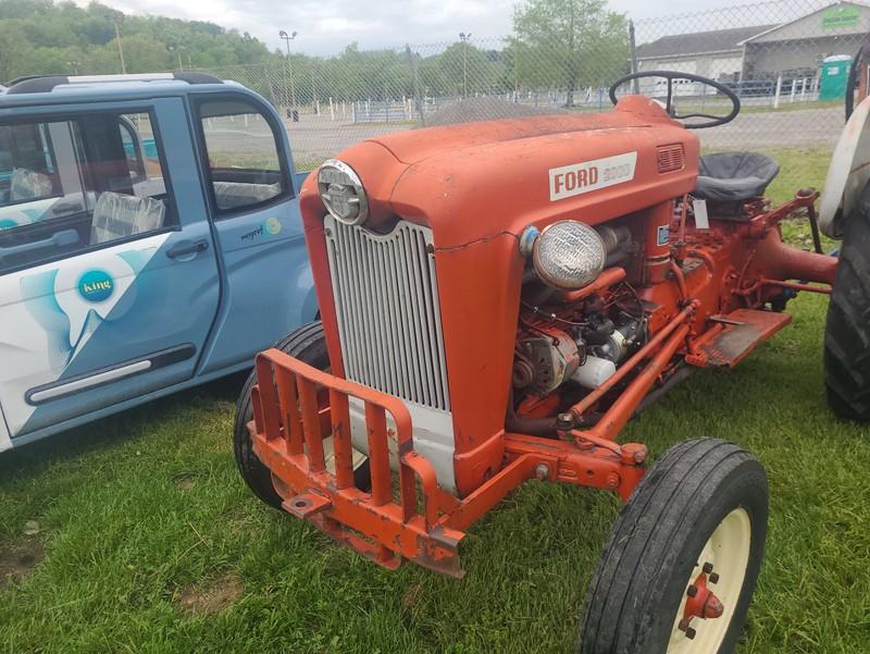 Ford 850 Gas Tractor