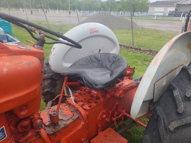 Ford 850 Gas Tractor