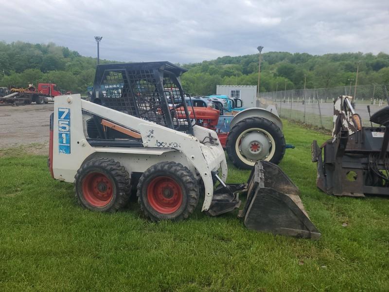 Bobcat 751 Skid Loader w/ 66" Bucket