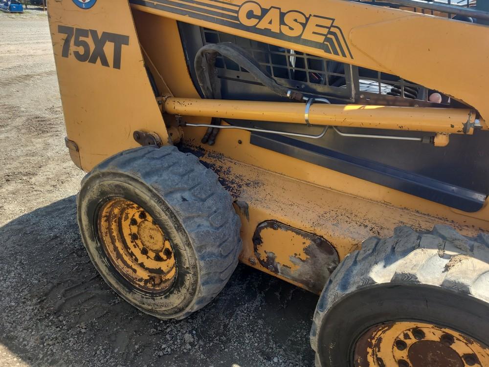 Case 75XT Skid Steer