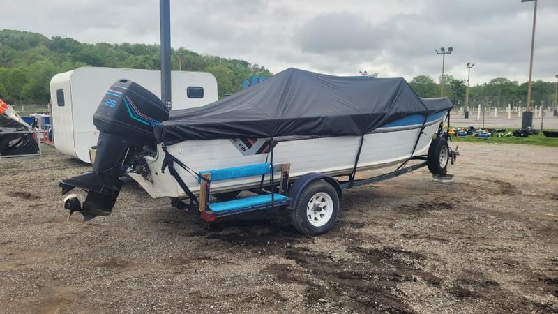 1987 Blue Fin Sportsman Boat w/ 125hp Force Motor