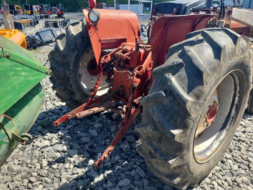 International 444 Gas Tractor w/ Loader