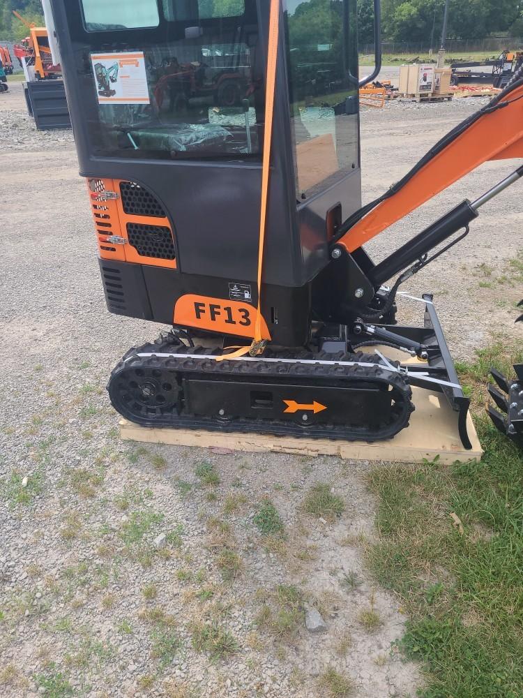 FF Ind. FF13 Mini Excavator w/ Full Cab