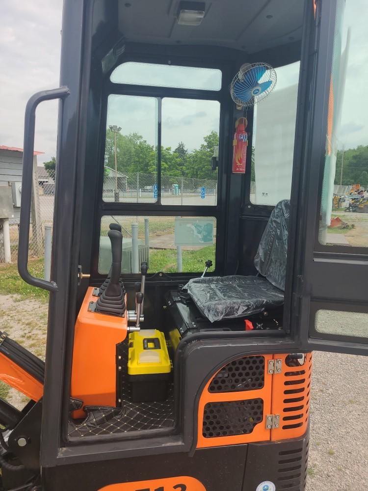 FF Ind. FF13 Mini Excavator w/ Full Cab