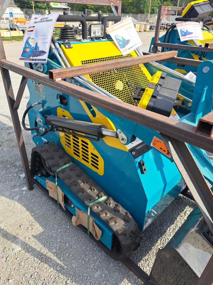 Machpro MPS330 Skid Loader