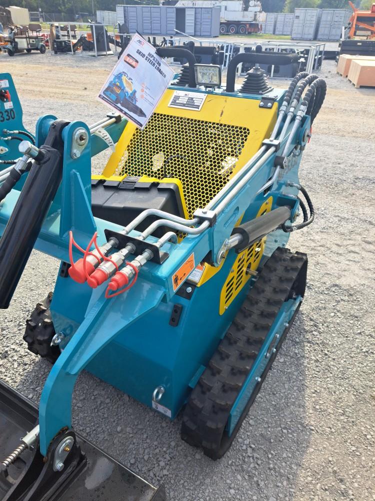 Machpro MPS330 Skid Loader