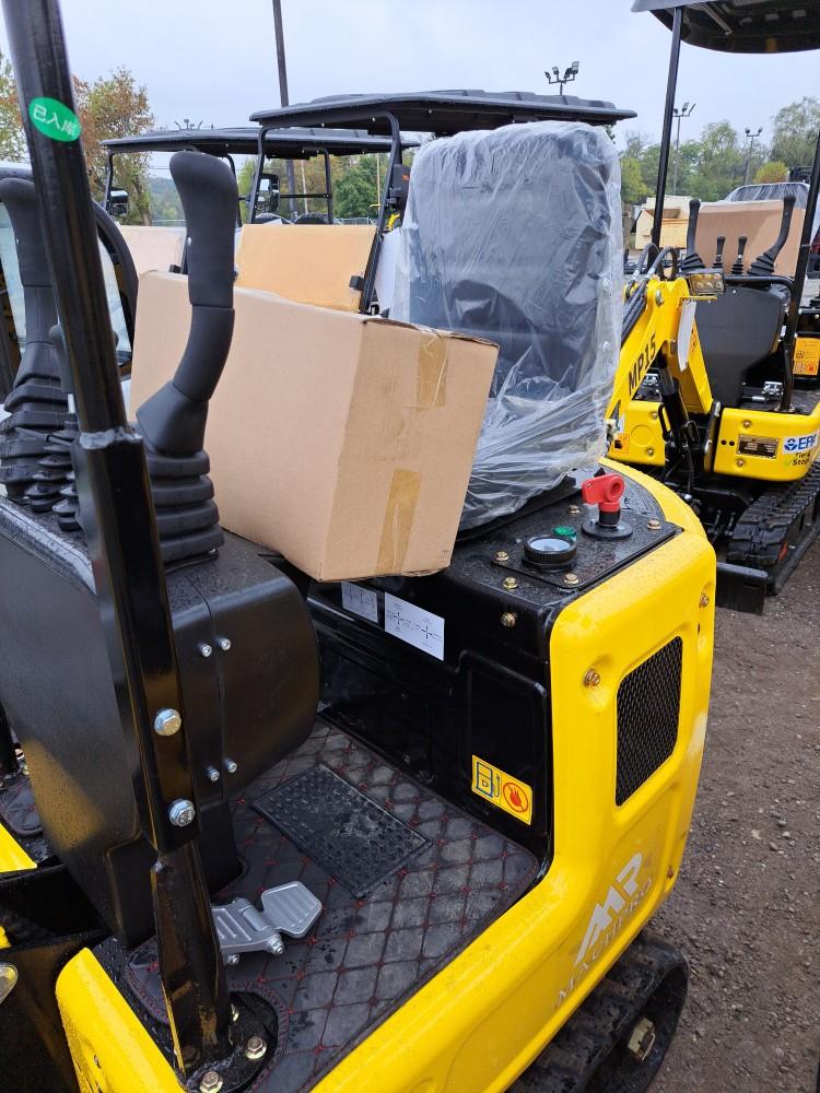 Machpro MP15 Mini Excavator w/ Thumb