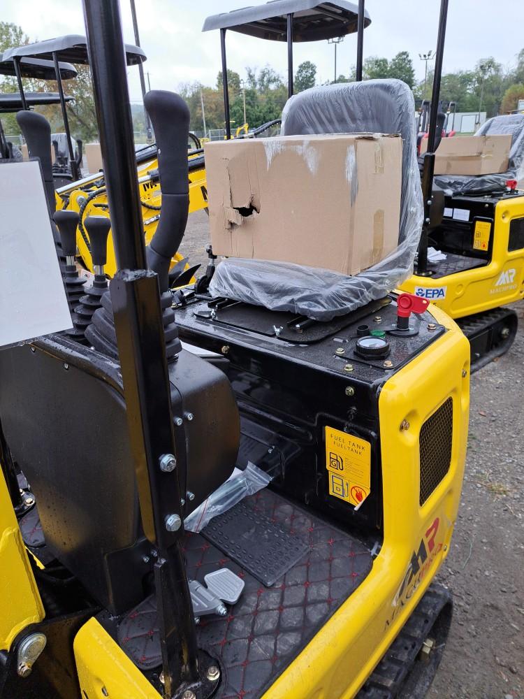 Machpro MP15 Mini Excavator w/ Thumb