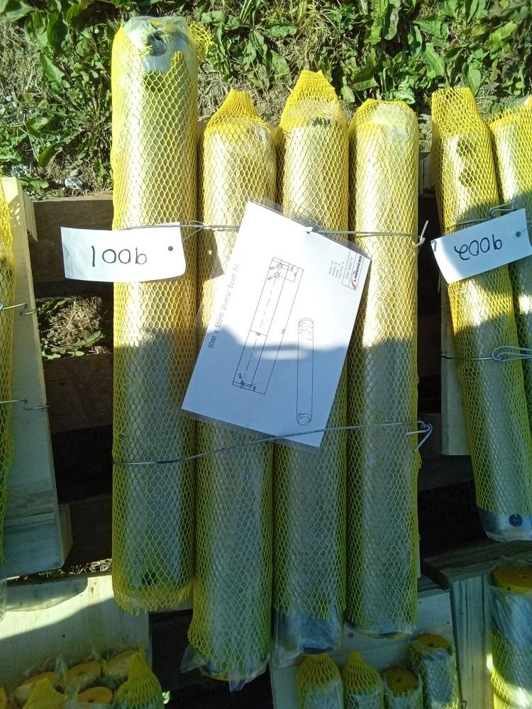 Land hero 80mm x 550mm universal bucket pins (4)