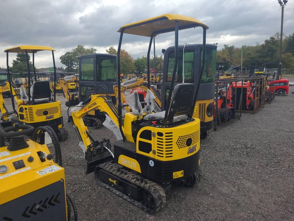 AGT QH12R Mini Excavator w/ Thumb & Blade