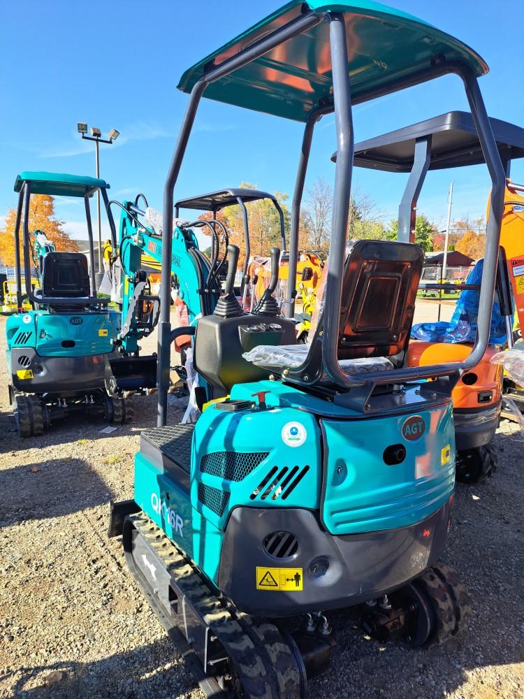AGT QK16R Mini Excavator w/ Thumb & Blade