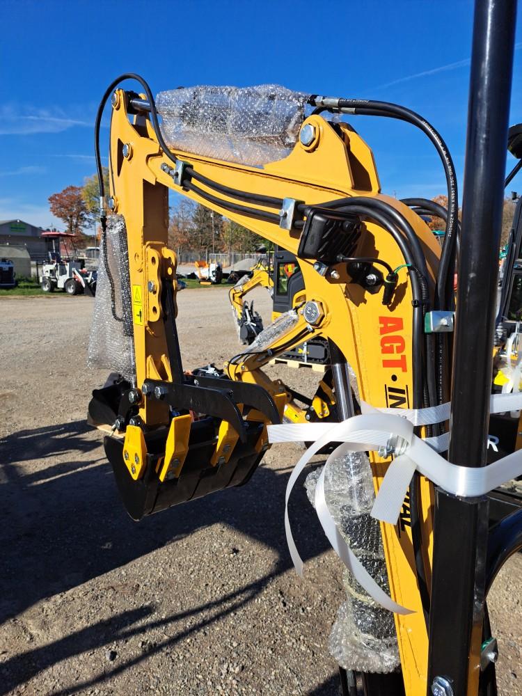 AGT H12R Mini Excavator w/ Thumb