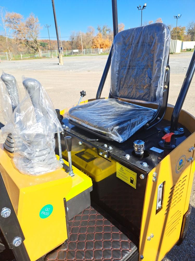 AGT H12R Mini Excavator w/ Thumb