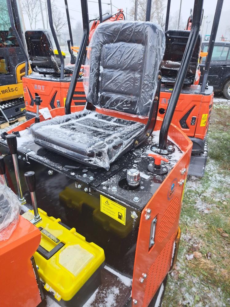 AGT WH12-R Mini Excavator w/ Canopy, Thumb & Blade