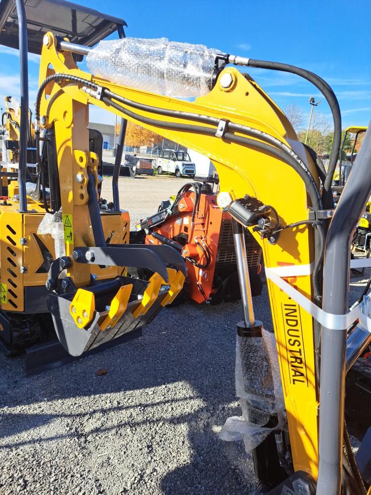 AGT MX12R Mini Excavator w/ Thumb