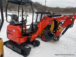 AGT QK20R Mini Excavator w/ Hydraulic thumb and blade
