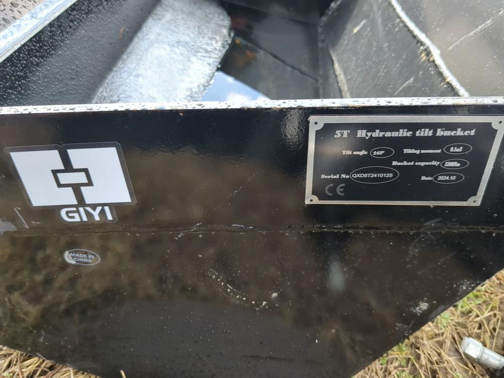 GIYI Hydraulic tilt ditch bucket 35"