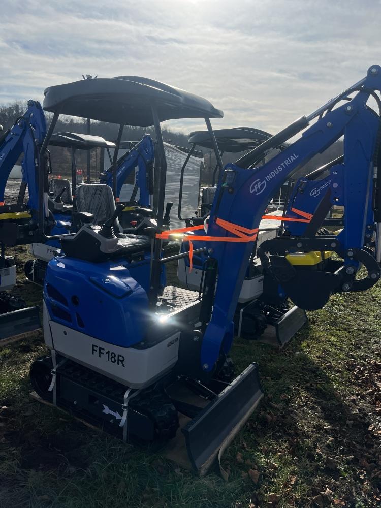 FF Industrial FF 18R gas Mini Excavator w/ Thumb and blade