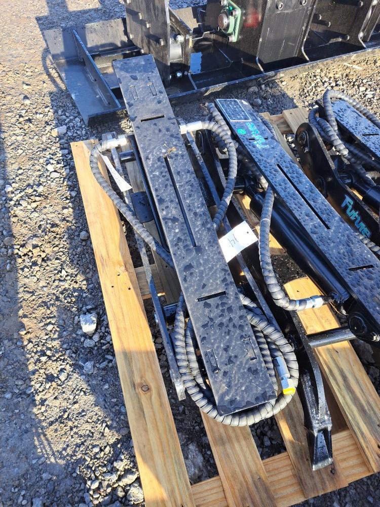 Future Hydraulic Thumb - fit to CAT 3ton Excavator