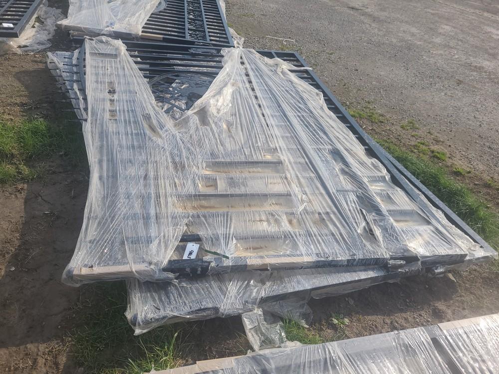 Greatbear 20' Bi-Parting Driveway Gates w/ Deer Scene