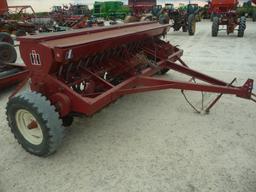 International No 10 10' grain drill, double disk, grass, mech lift