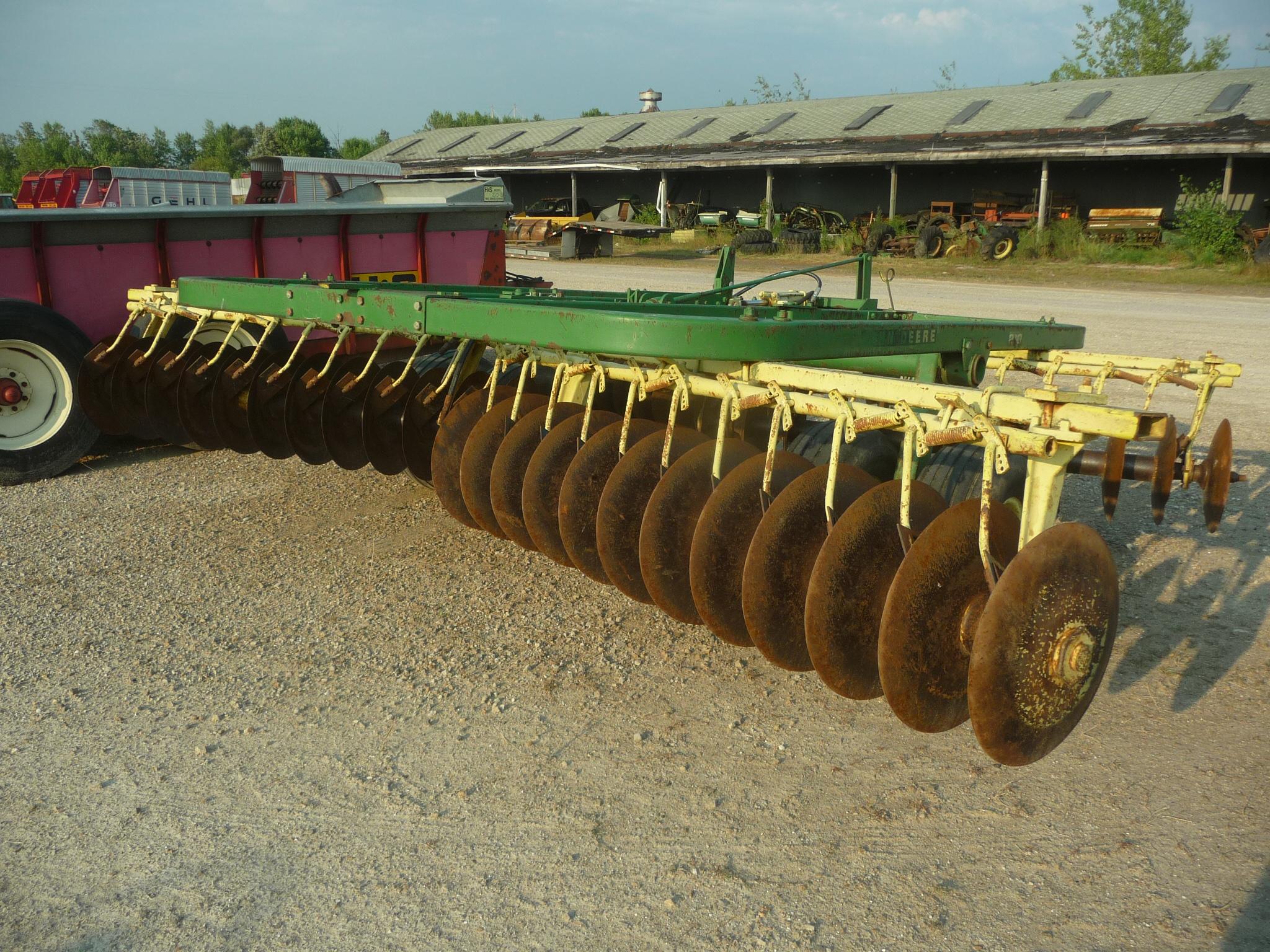 John Deere 210