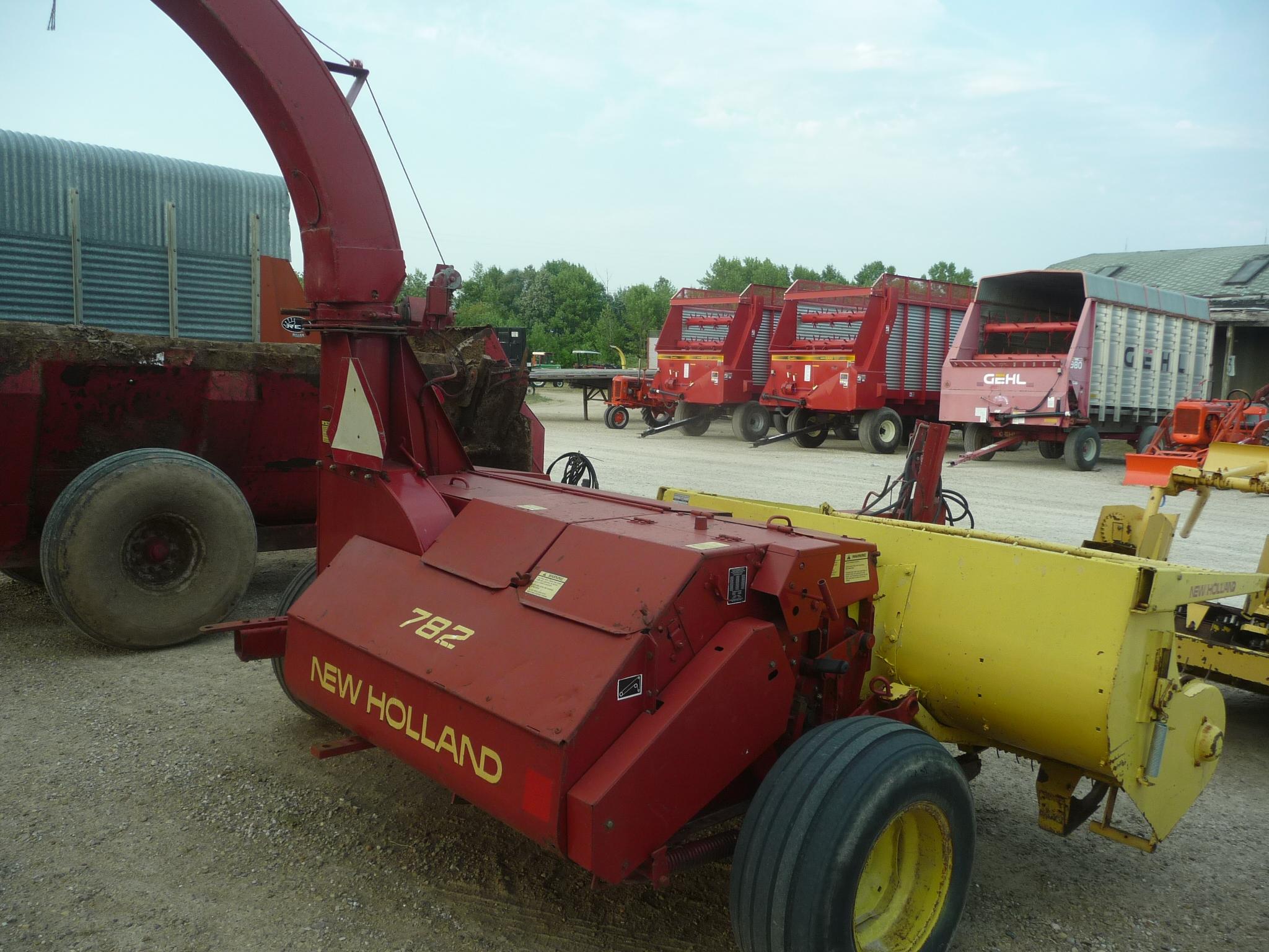 New Holland 782