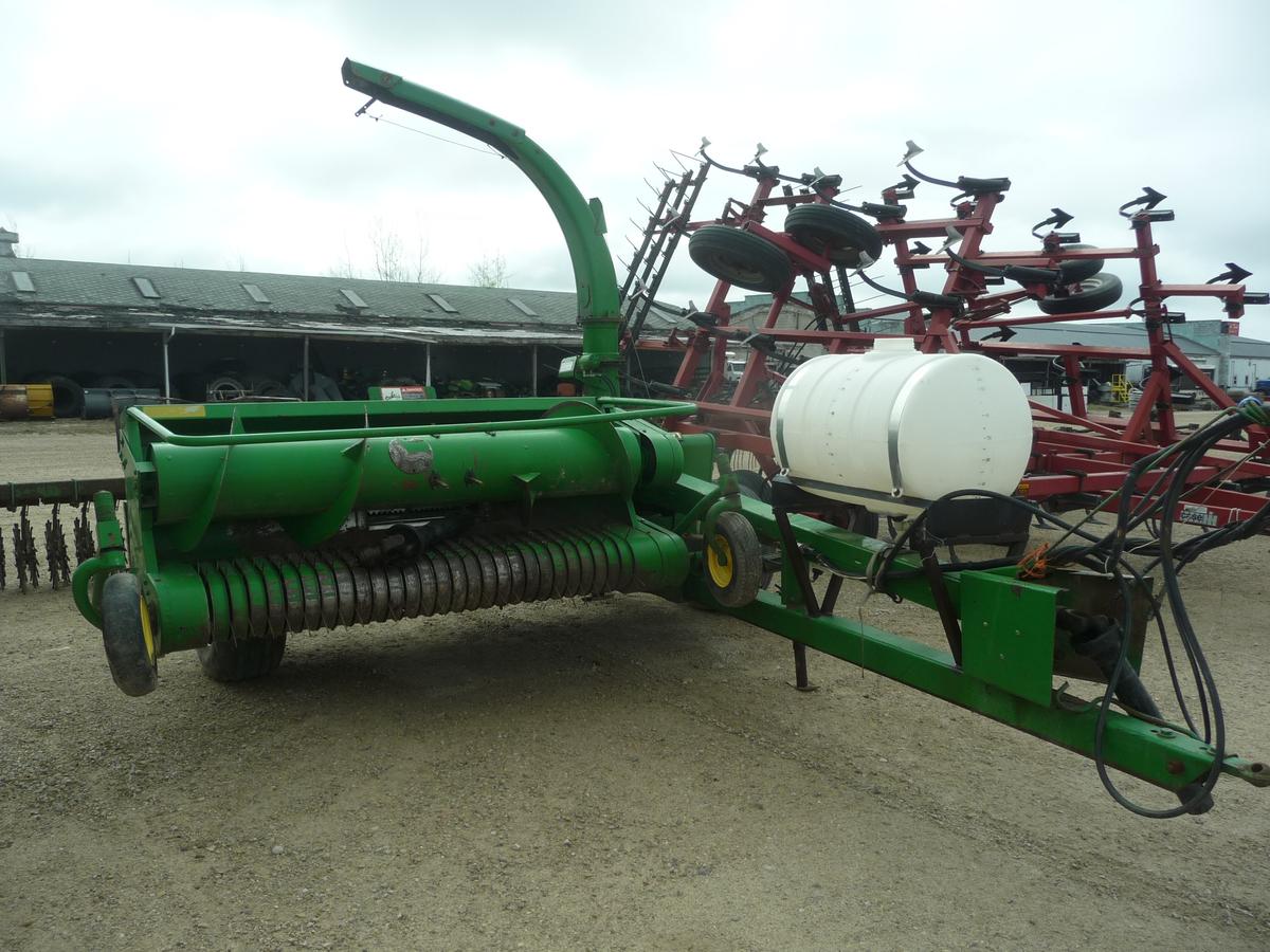 JD 3970 forage chopper