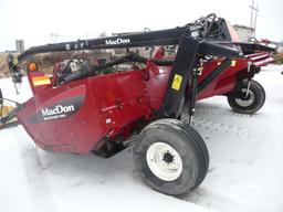 MacDon R85 hydra-swing discbine