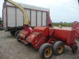 Gehl CB1000 forage chopper