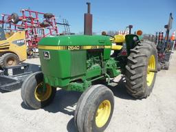 JD 2640 tractor