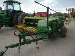 JD 337 baler