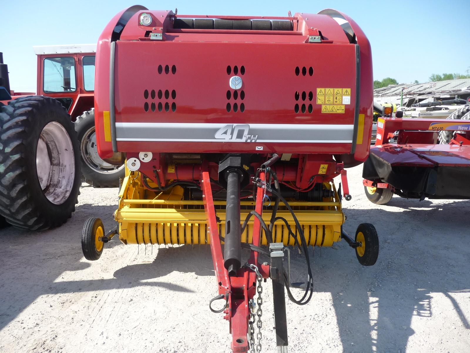 CNH RollBelt 450 round baler
