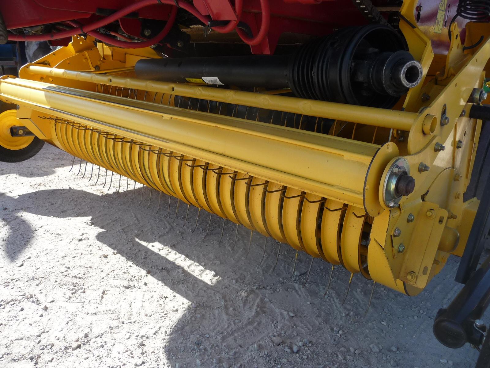 CNH RollBelt 450 round baler