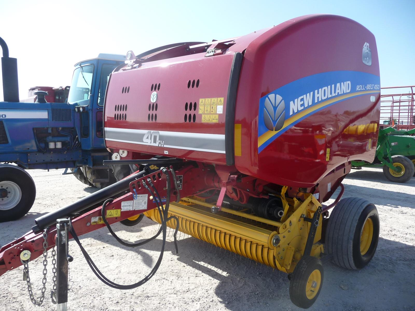 CNH RollBelt 450 round baler