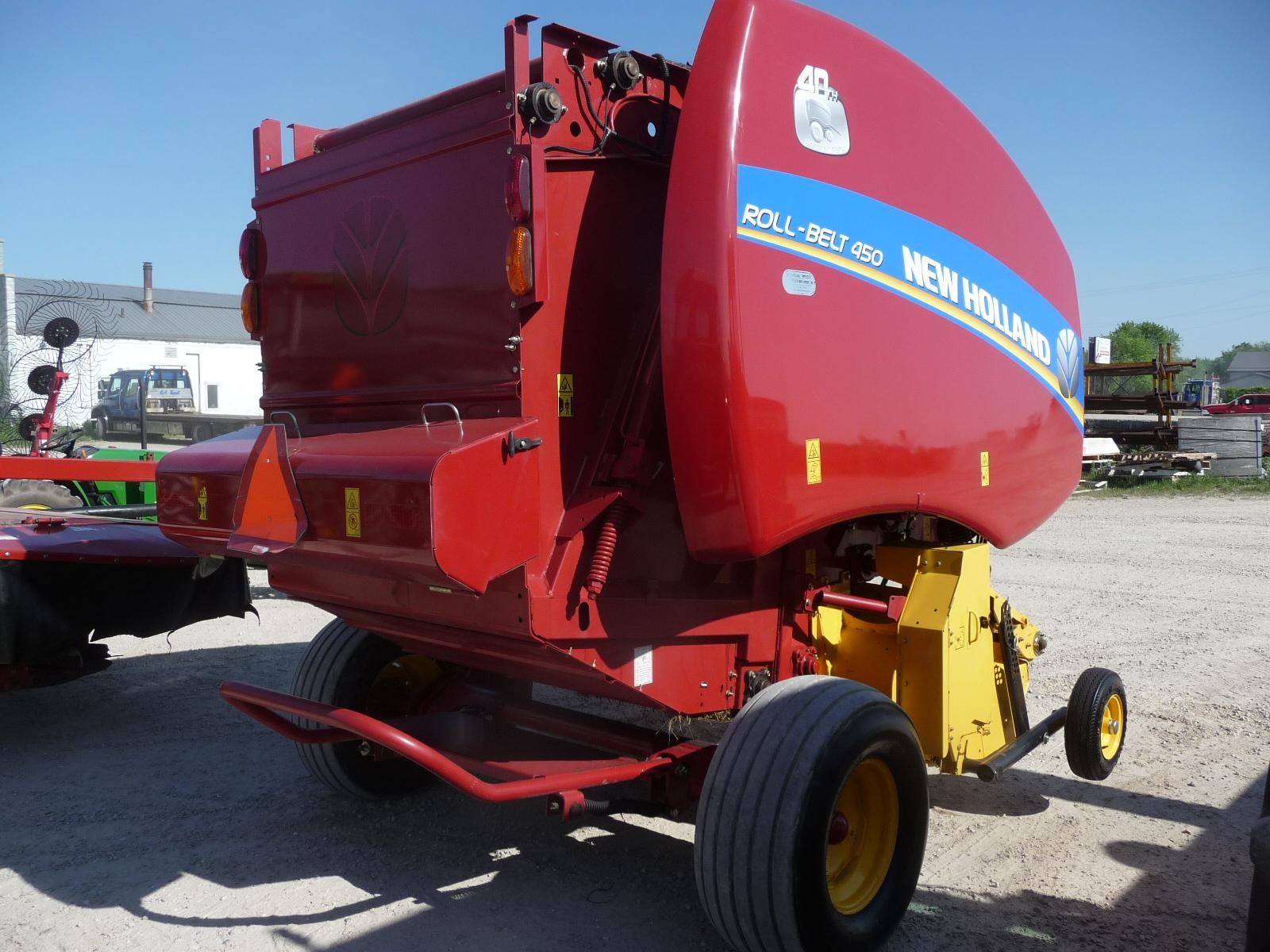 CNH RollBelt 450 round baler