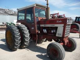 IH 1466 w/red cab