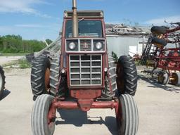 IH 1466 w/red cab