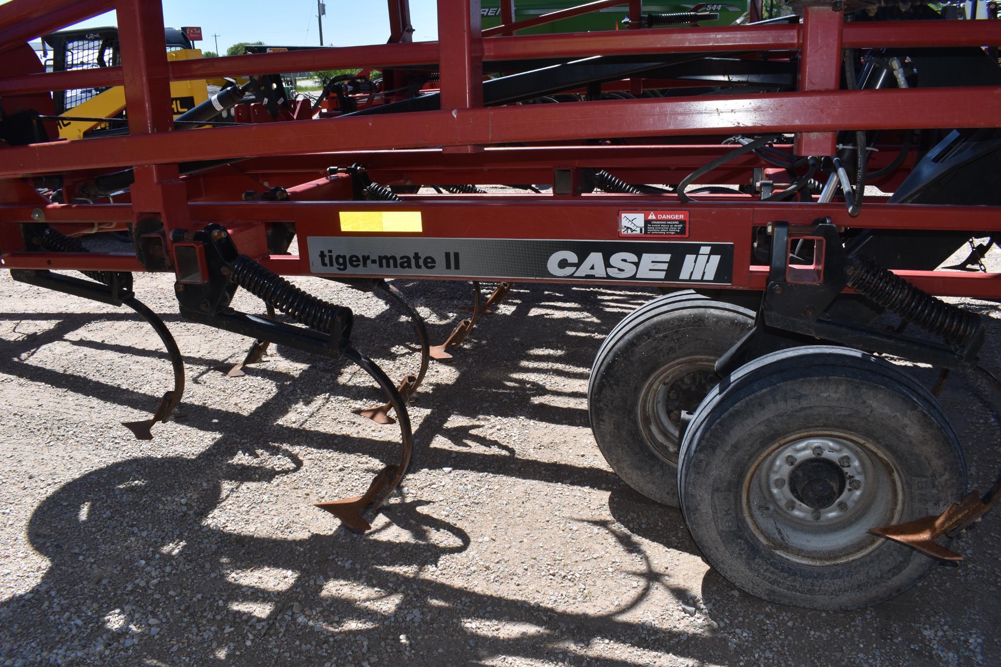 Case IH / DMI Tiger Mate II Field Cultivator