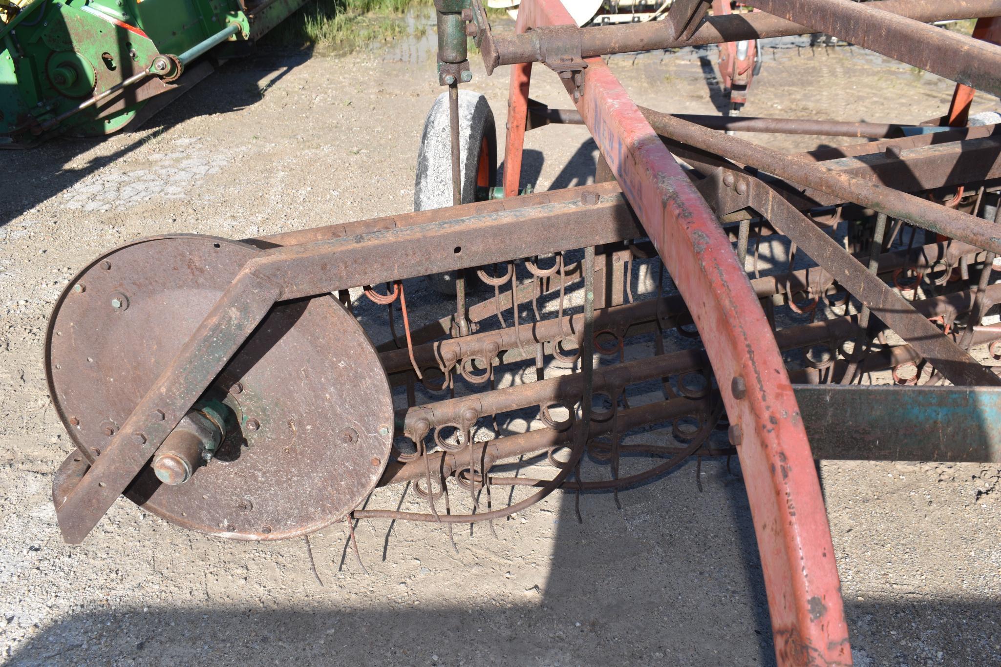 New Idea 402 Side Delivery Rake