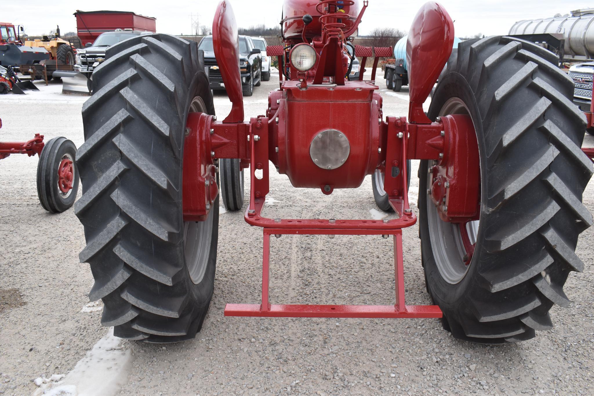 IH Farmall Super MV