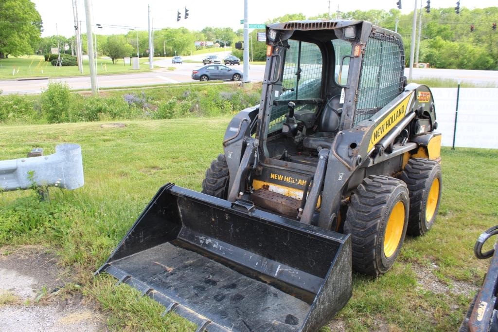 New Holland L220