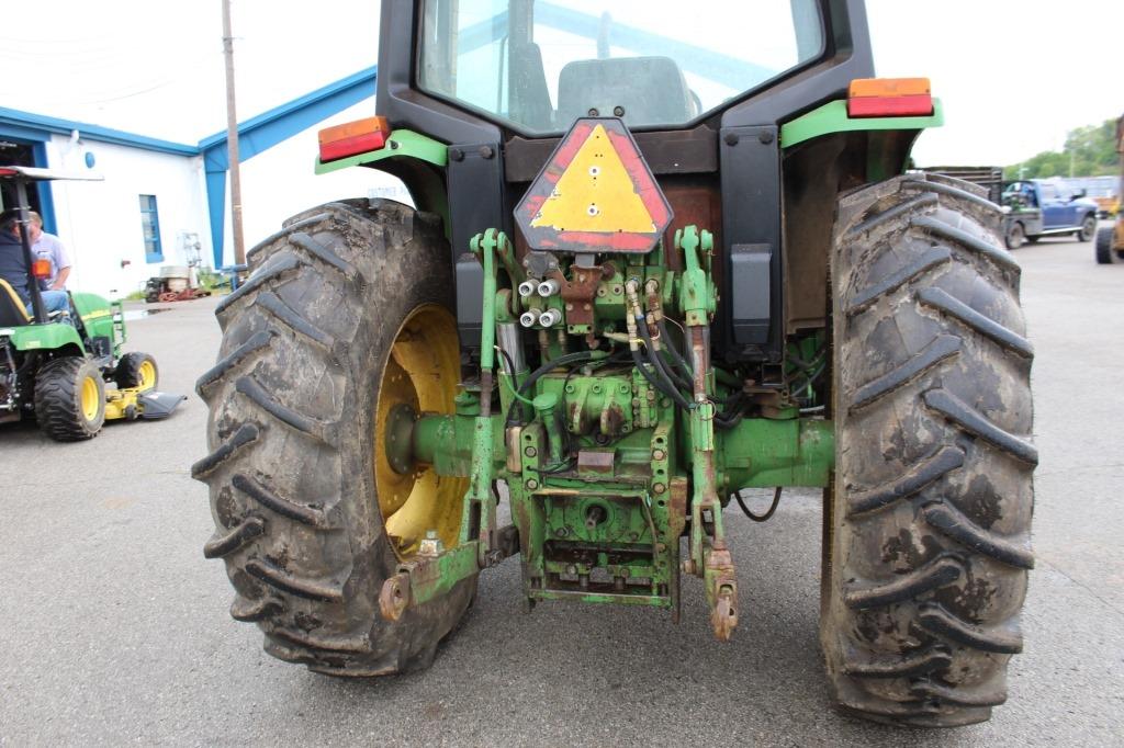 John Deere 6400