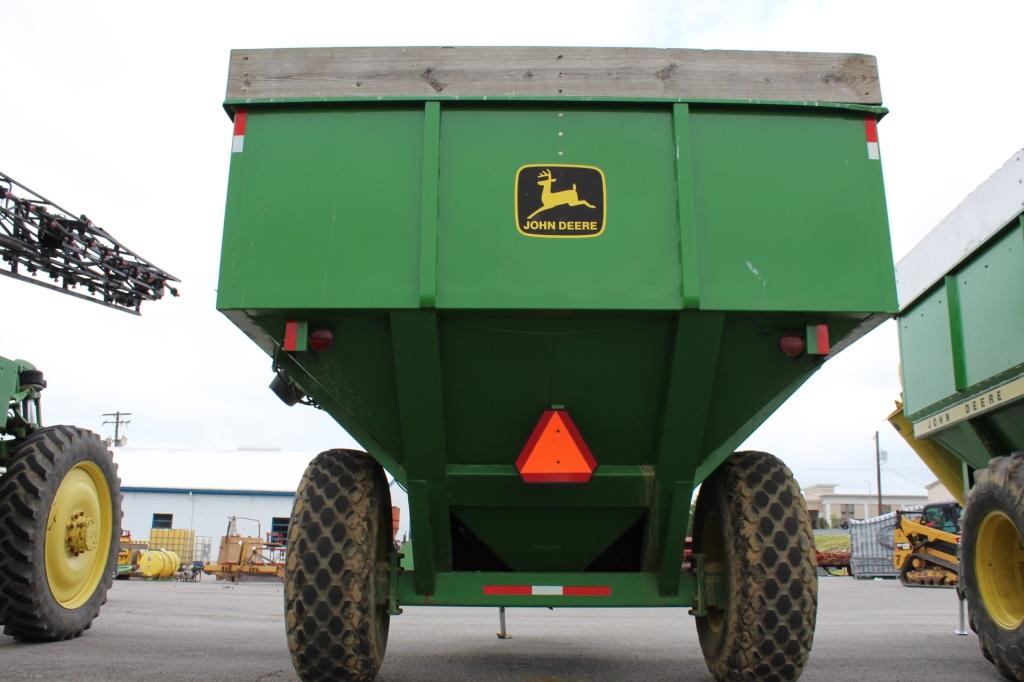 John Deere Grain Cart